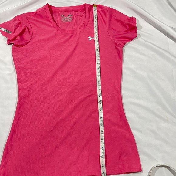 Under Armor Women's Fitted T-shirt Size Medium Pink Heat Gear - Picture 5 of 8
